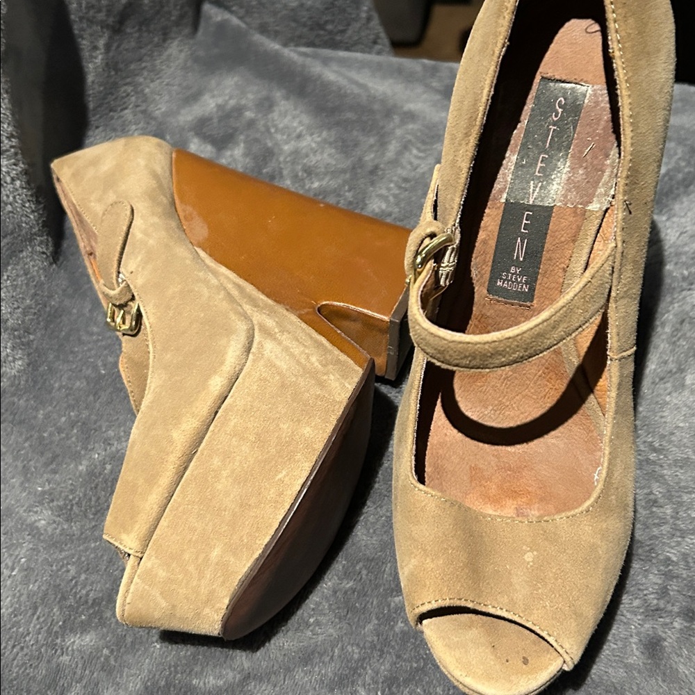 Shoes - Picture 5 of 5